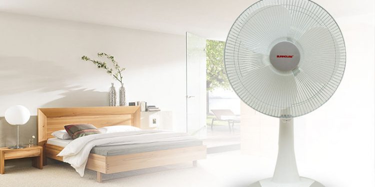 Quạt tích điện là trợ thủ đắc lực những ngày hè